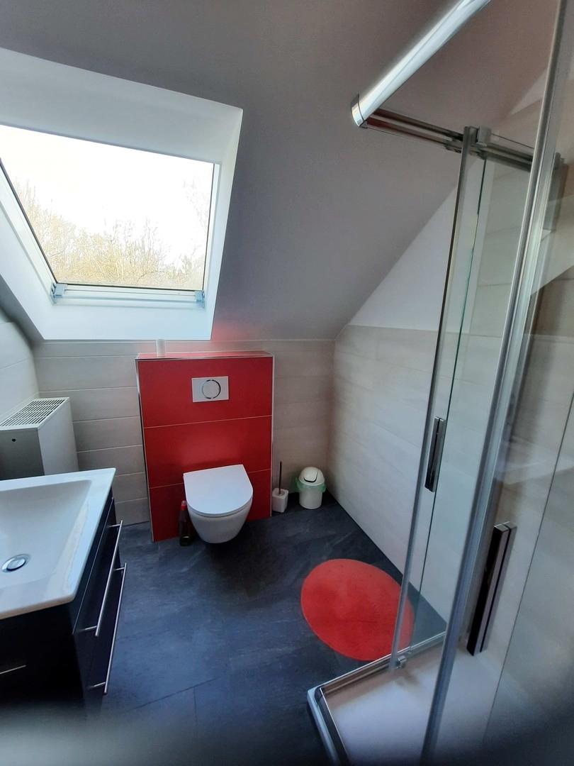 OG Neuwertiges Duschbad