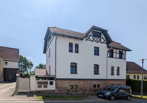 Haupthaus Straßenansicht