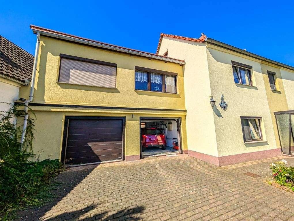 Zwei elektrische Garagen