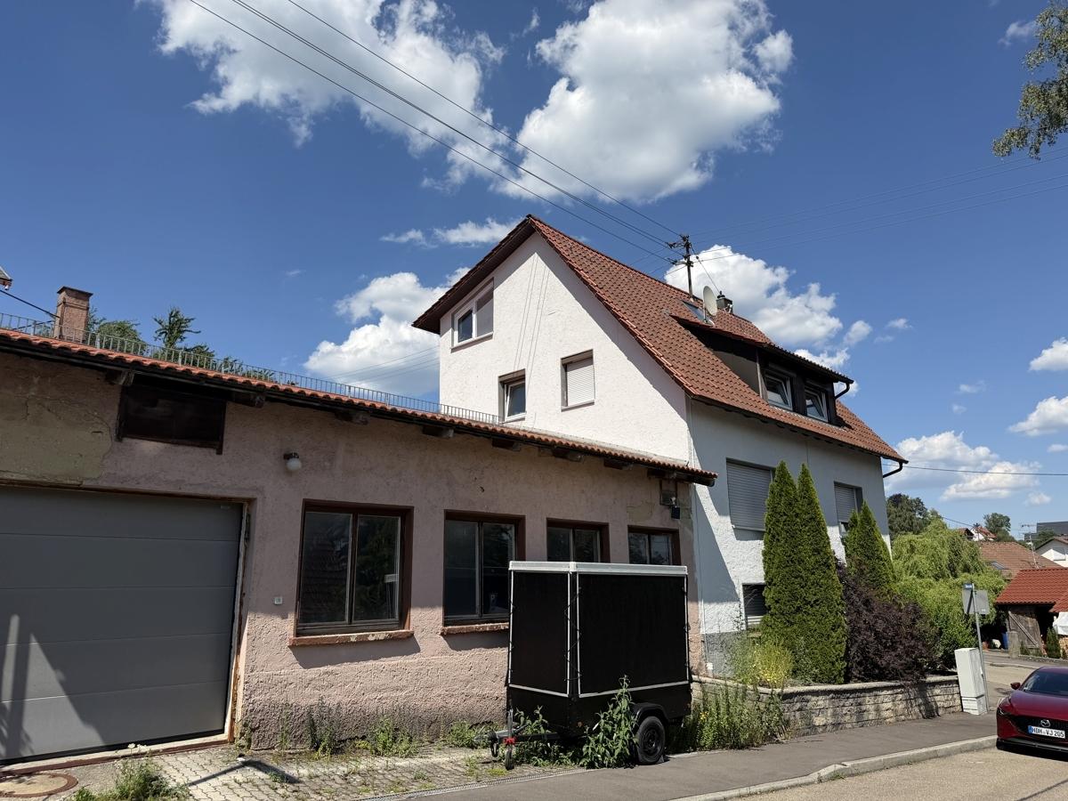 Einfahrt Halle