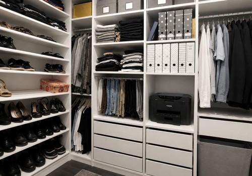 Begehbarer Kleiderschrank