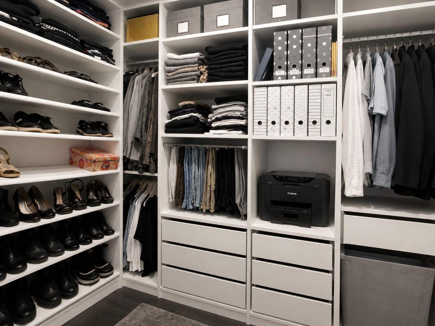 Begehbarer Kleiderschrank