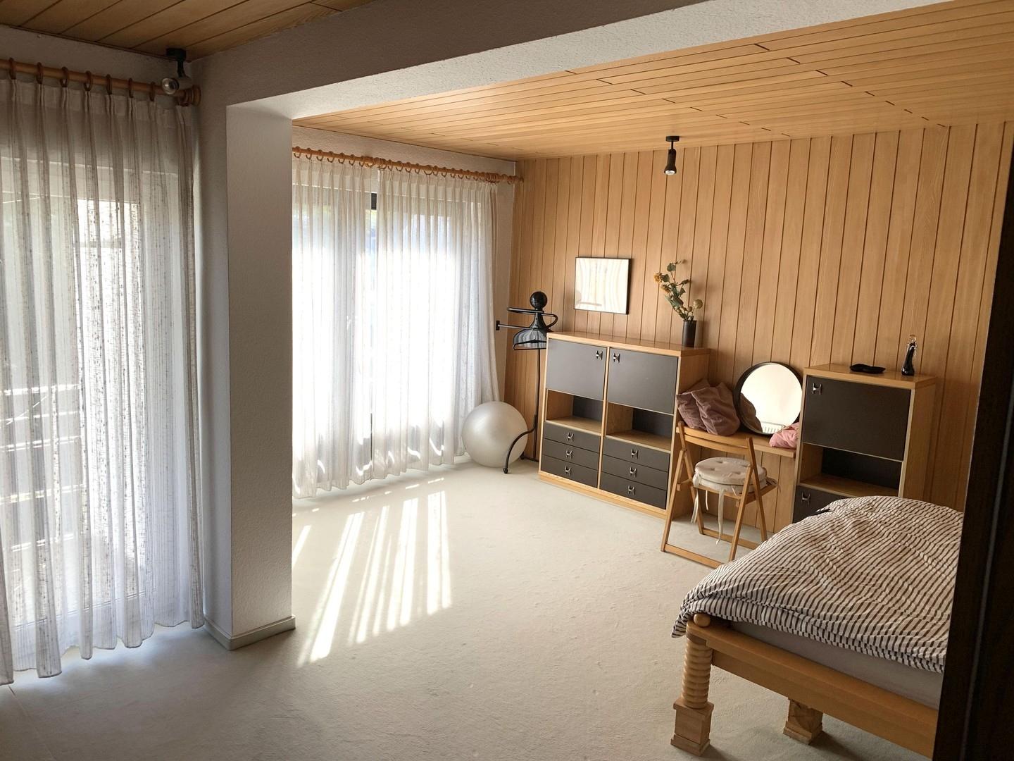 Zimmer 1 von 3 im OG