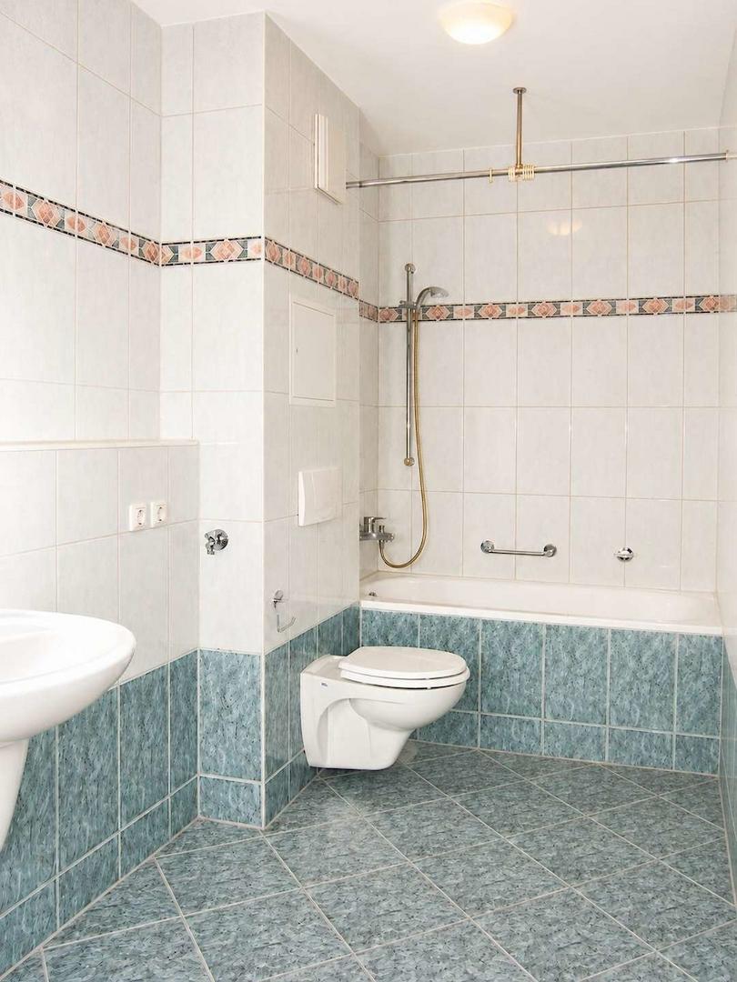 Badezimmer mit Wanne