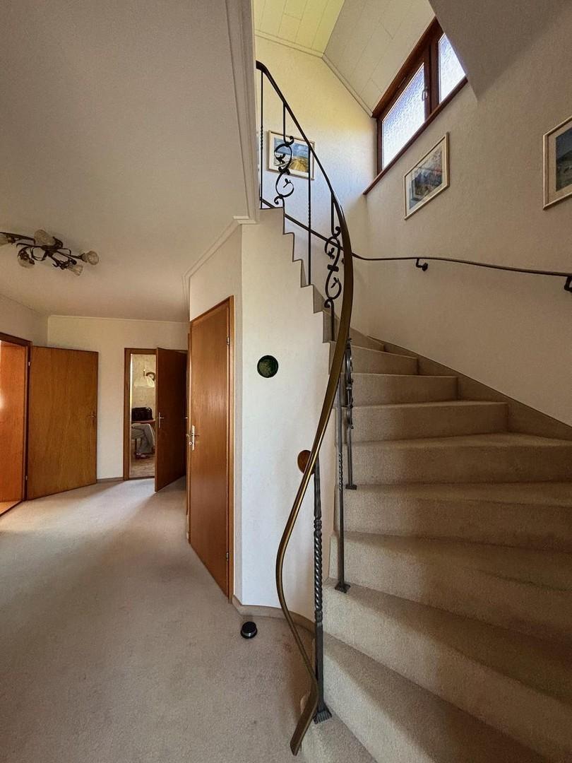 Flur mit Treppe ins Obergesch