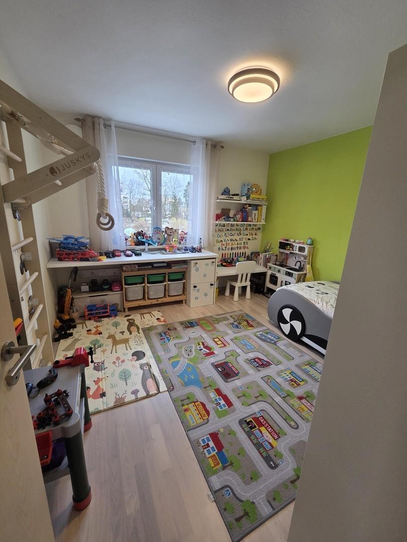 Kinder-/Schlafzimmer