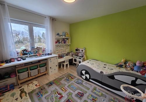 Kinder-/Schlafzimmer