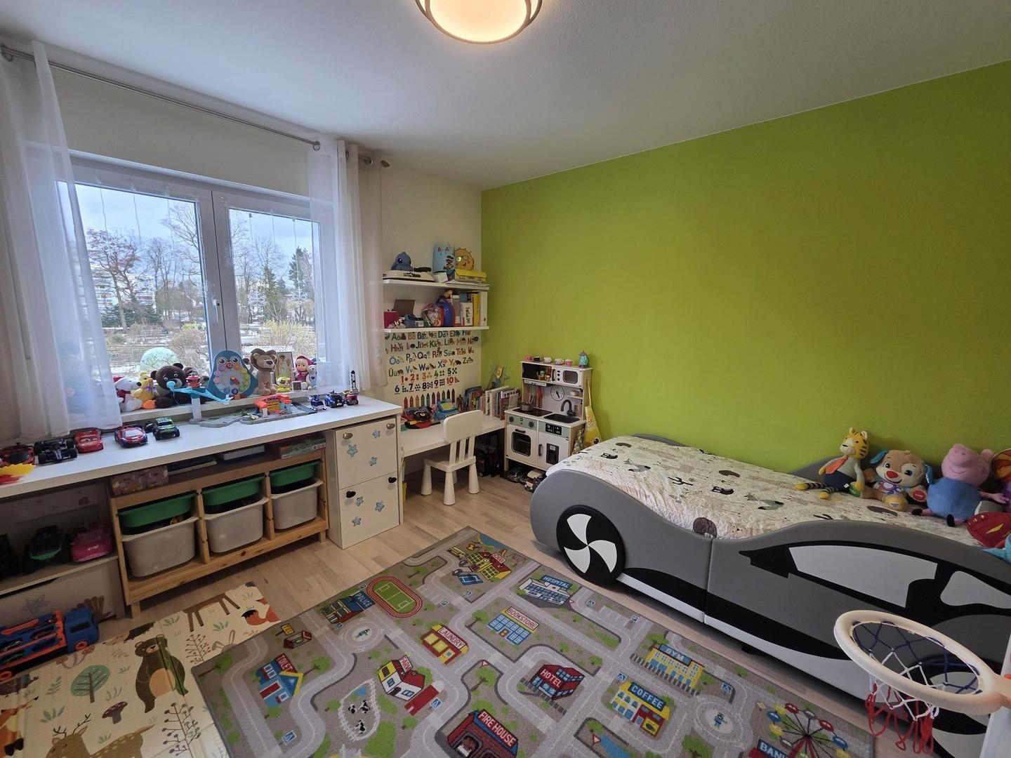 Kinder-/Schlafzimmer