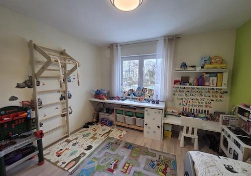 Kinder-/Schlafzimmer