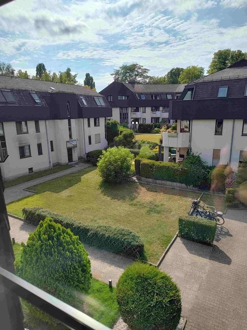 Blick auf den Hof ab K.-Zimmer