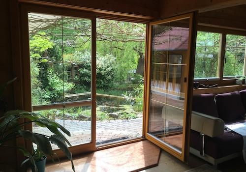 Blick Wohnzimmer in Garten