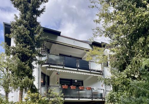 Großer Balkon mit BKW/Markise
