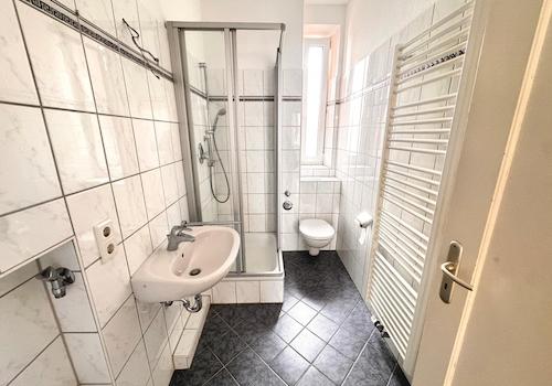 Badezimmer mit WM-Anschluss