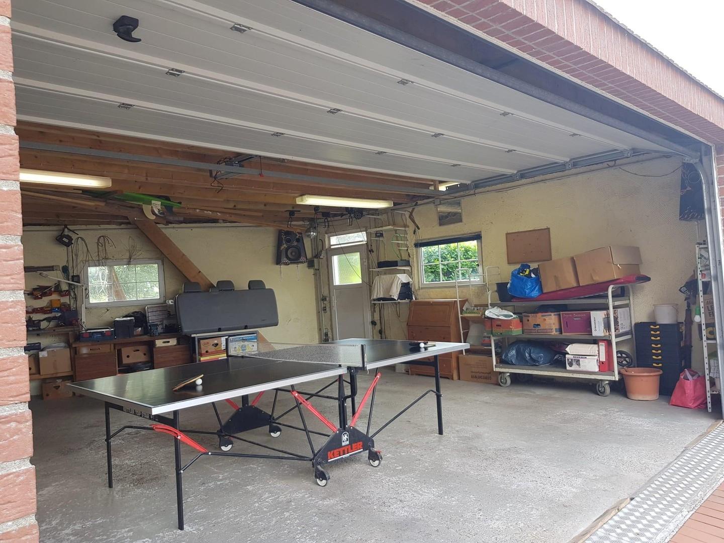 Tischtennis bei Wind und Regen
