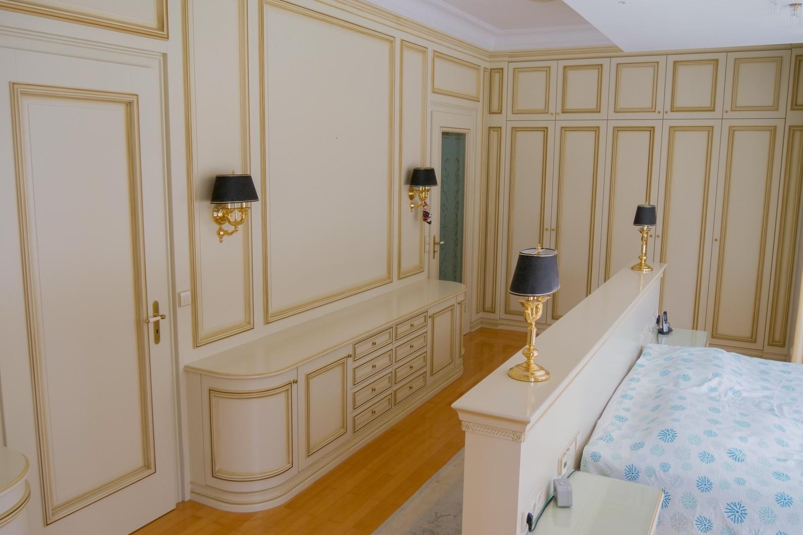 Schlafzimmer mit Einbauschrank