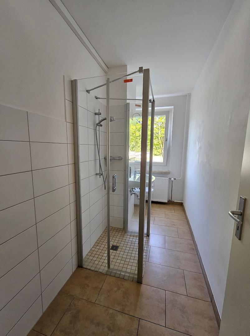 Bad mit ebenerdiger Duschen