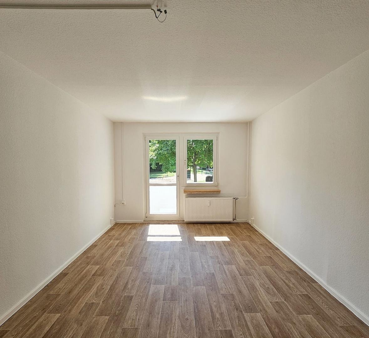 Wohnzimmer mit Balkon