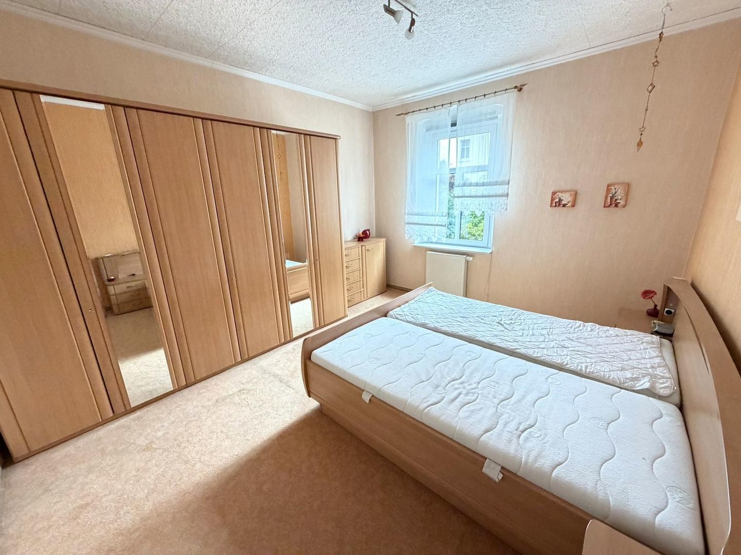 Schlafzimmer (EG)