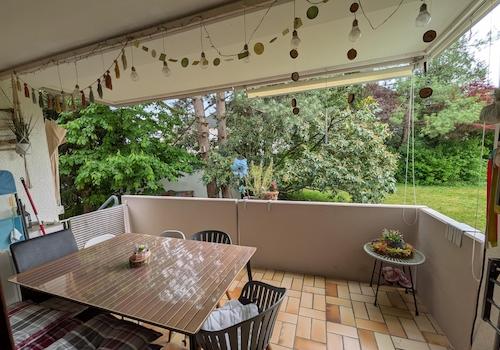 Balkon mit Blick in den Garten