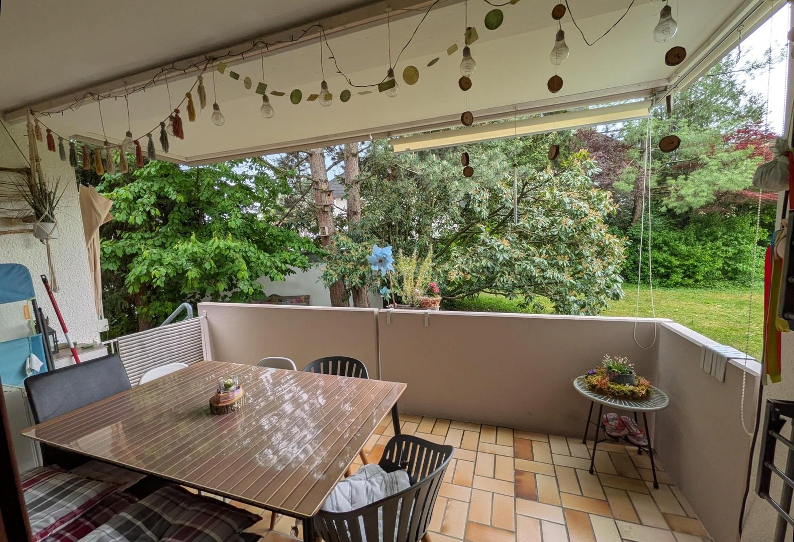 Balkon mit Blick in den Garten