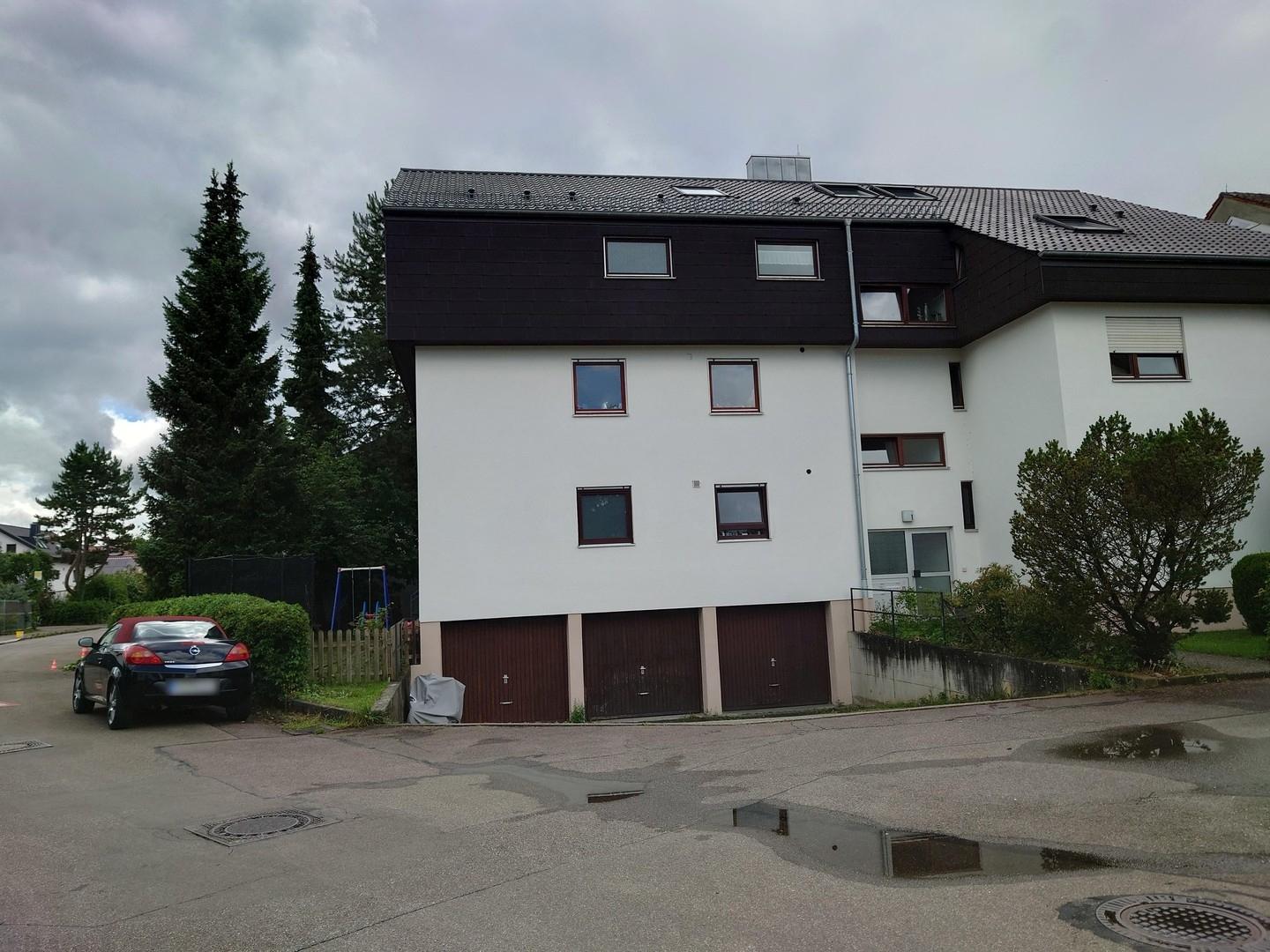 Blick von der Straße aufs Haus
