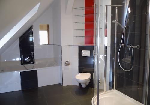 1. Bad mit Wanne und Dusche