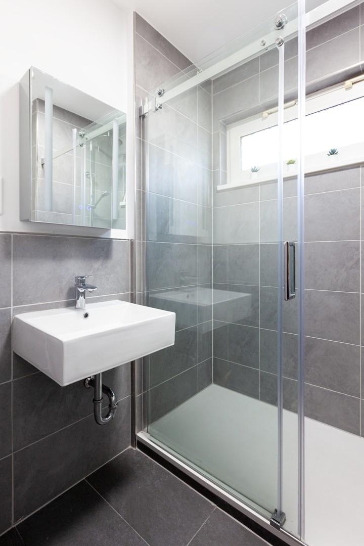 Bad Waschbecken & Dusche