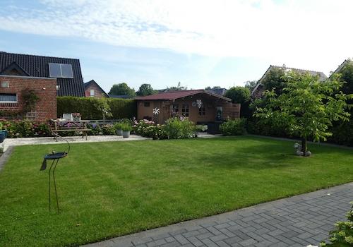 Garten mit Gartenhaus