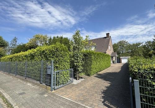 Straßenansicht Einfahrt
