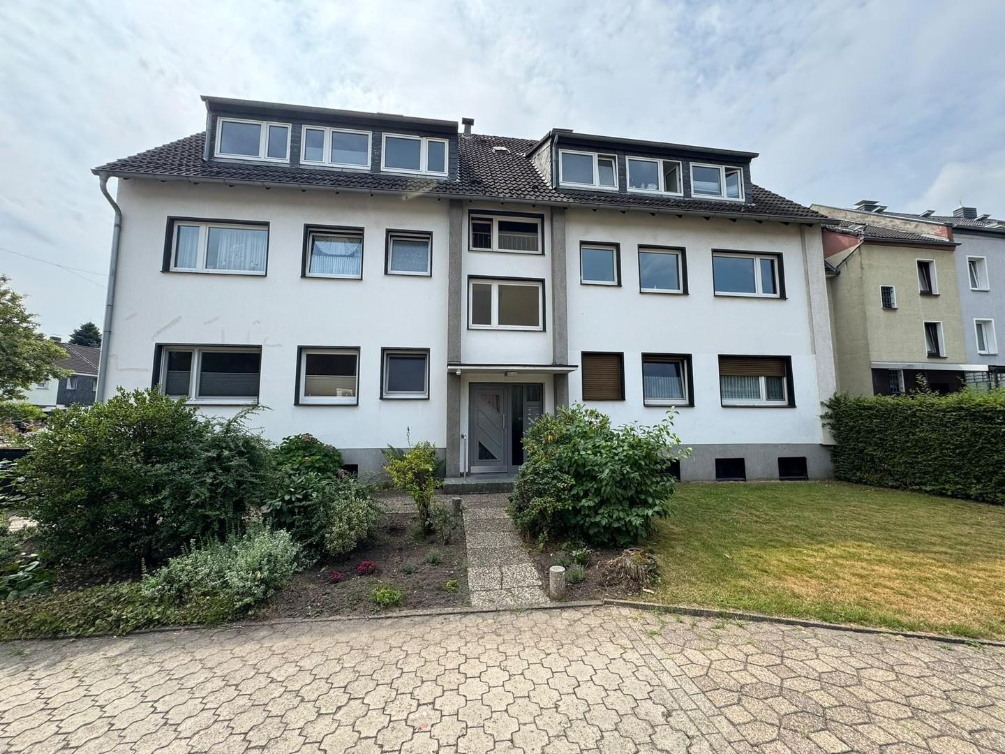 gepflegtes Mehrfamilienhaus 1