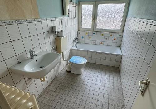 Tageslichtbad mit Badewanne
