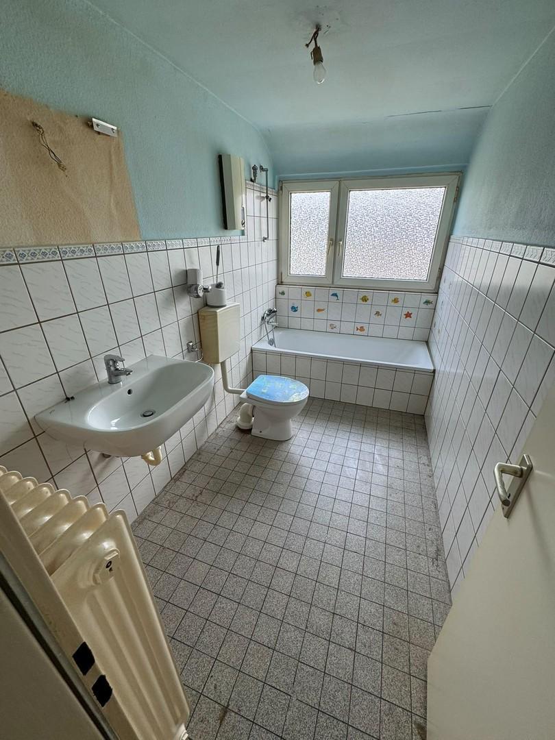 Tageslichtbad mit Badewanne