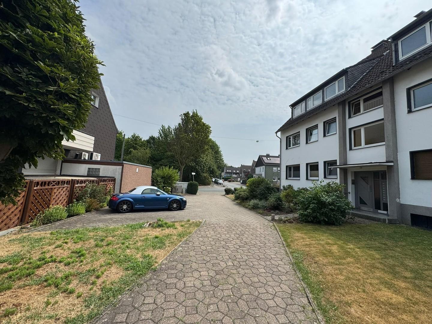 Stellplatz vorm Haus- optional