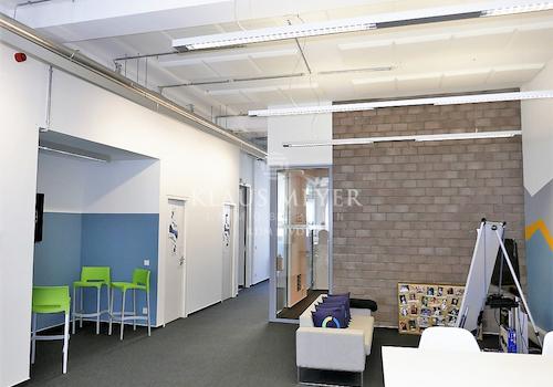 im Büro, 637m²