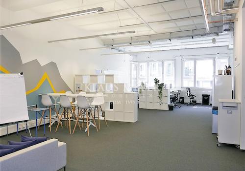 im Büro, 637m²