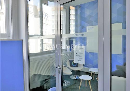 im Büro, 637m²