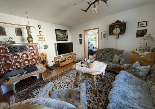 Esszimmer  - Wohnzimmer mit gemütlichen Kachelofen