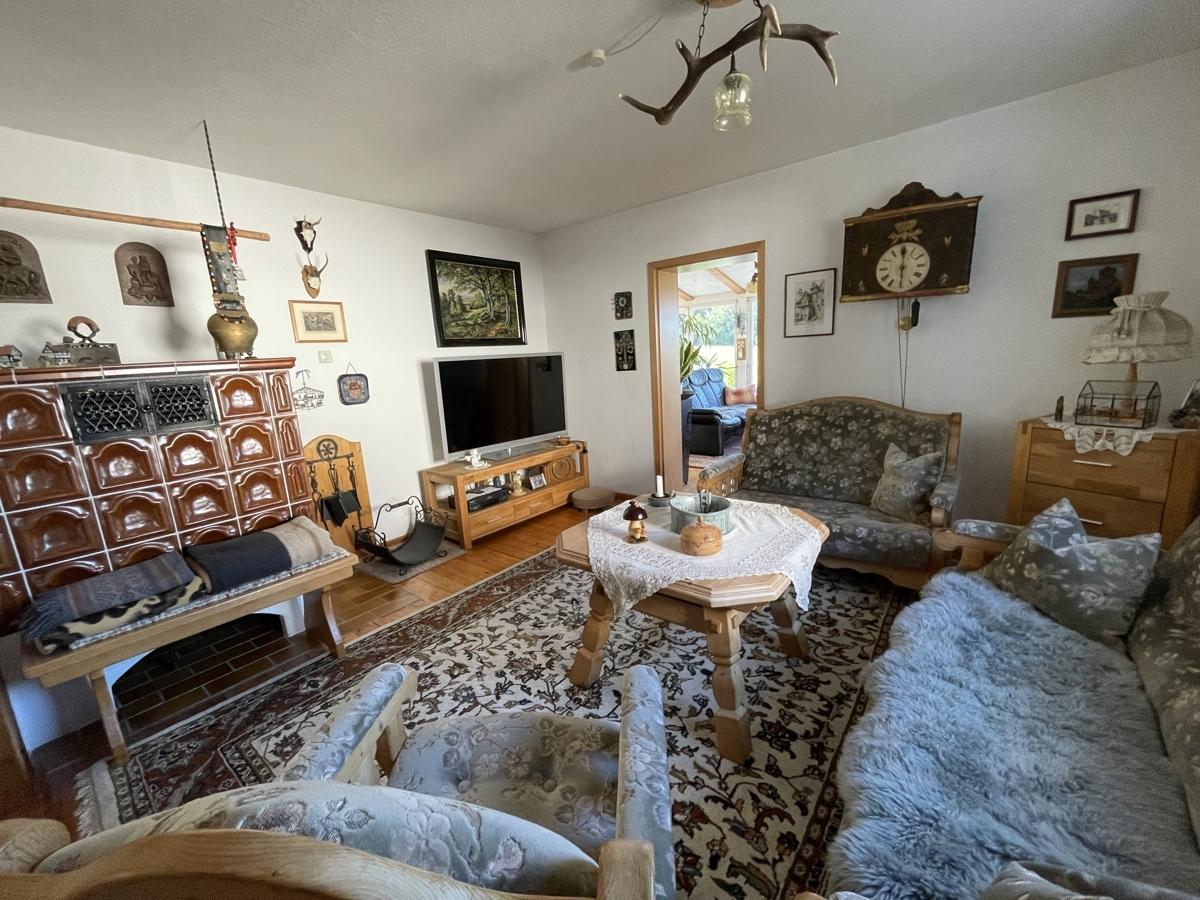 Esszimmer  - Wohnzimmer mit gemütlichen Kachelofen
