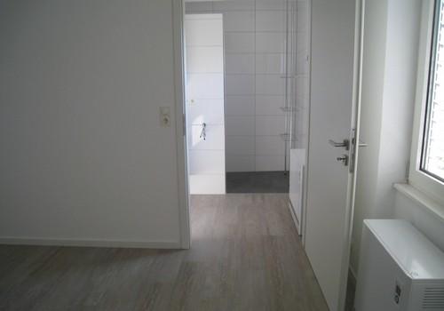 Vom Schlafzimmer z.Waschraum