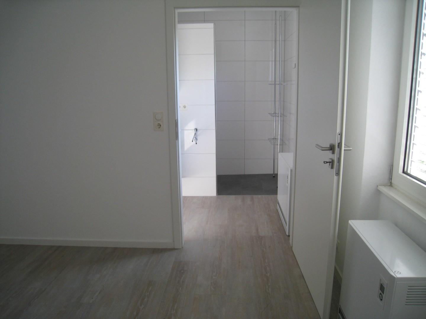Vom Schlafzimmer z.Waschraum
