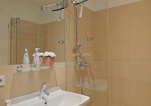 Dusche im Bad