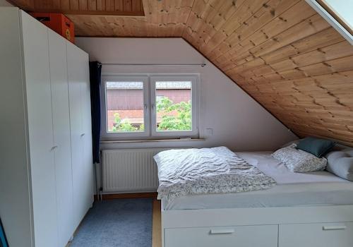 Schlafzimmer 1