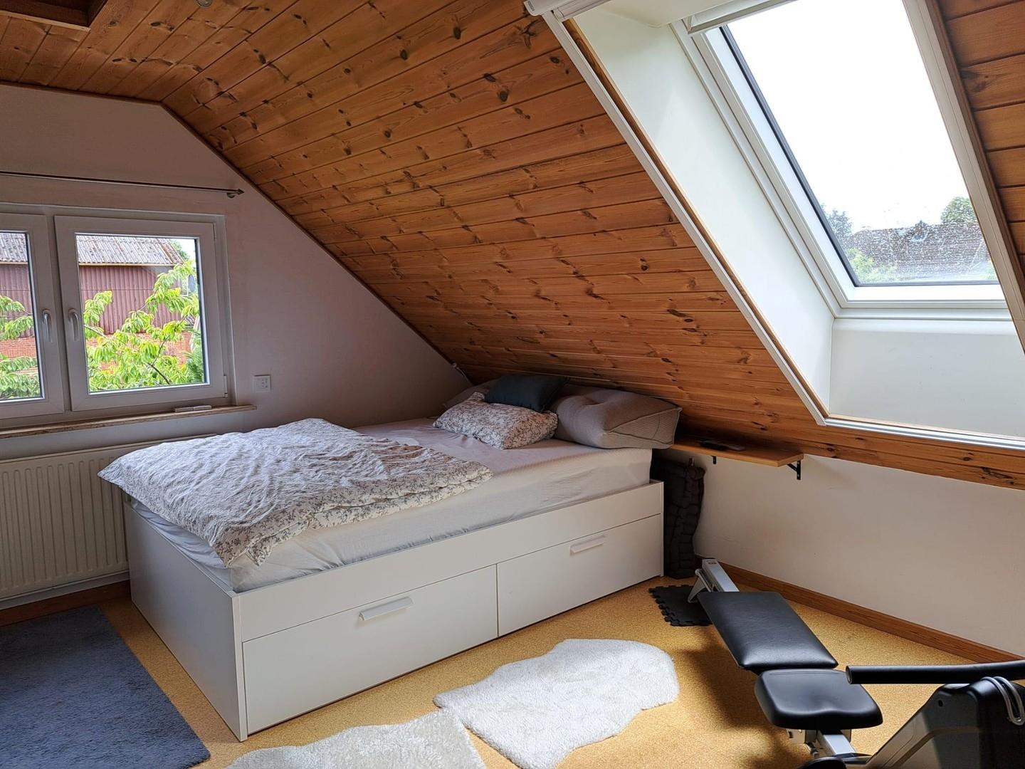 Schlafzimmer 1