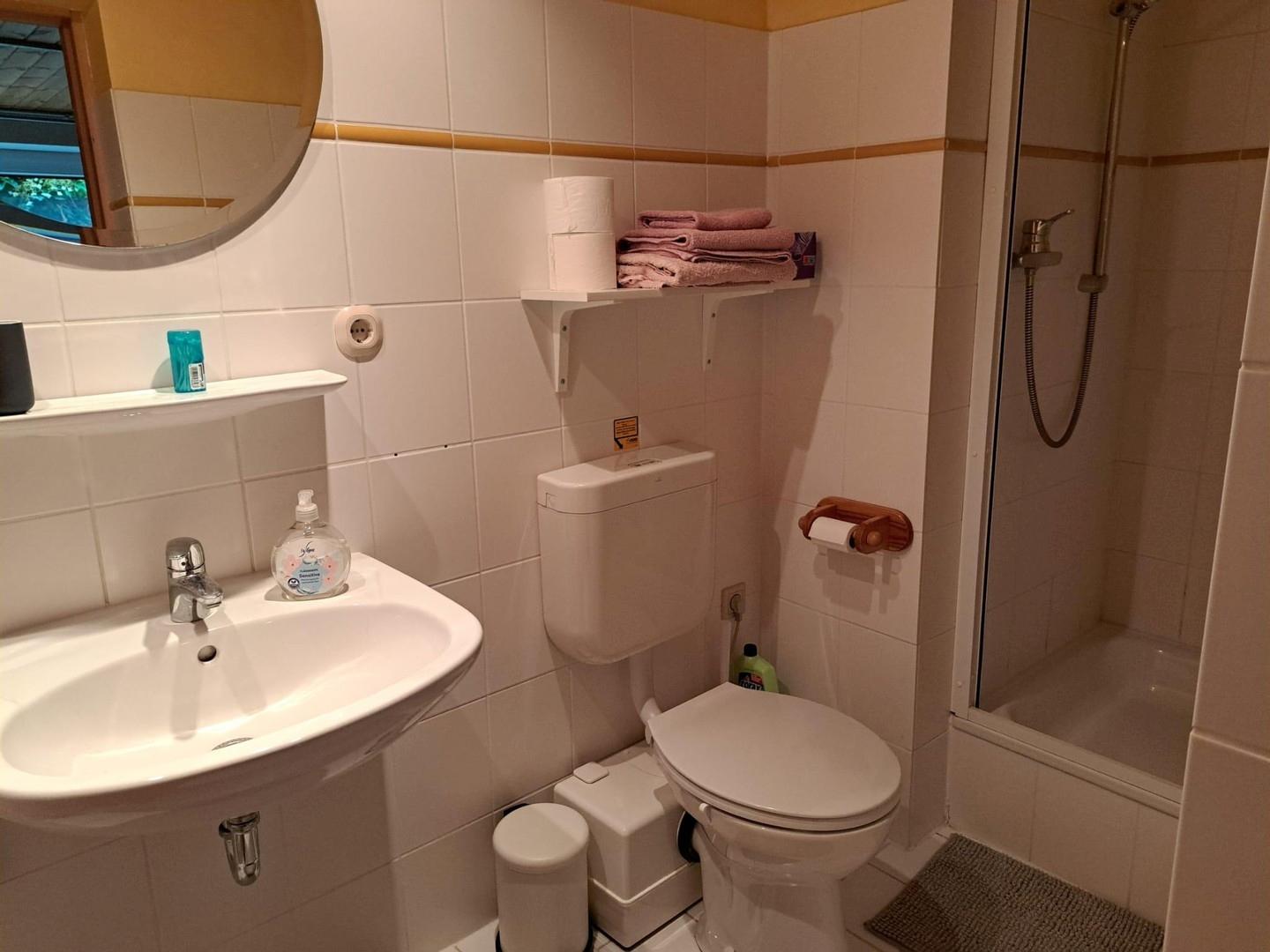 Badezimmer (Keller)