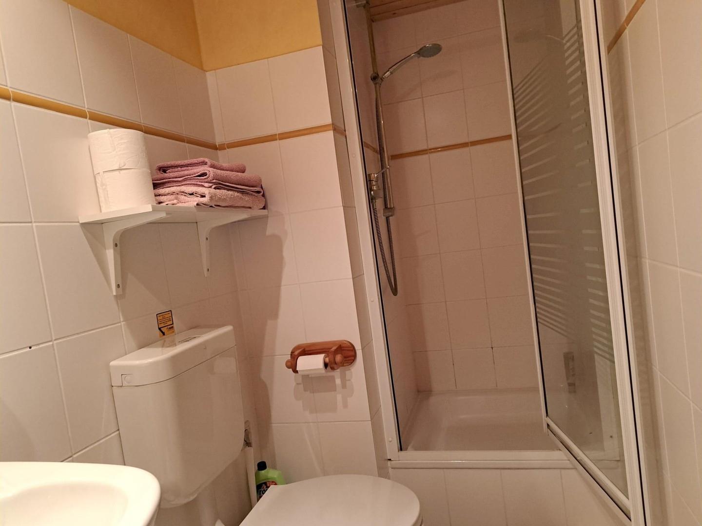 Badezimmer (Keller)