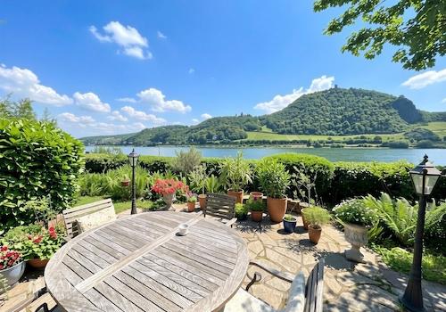 Terrasse mit Rheinblick