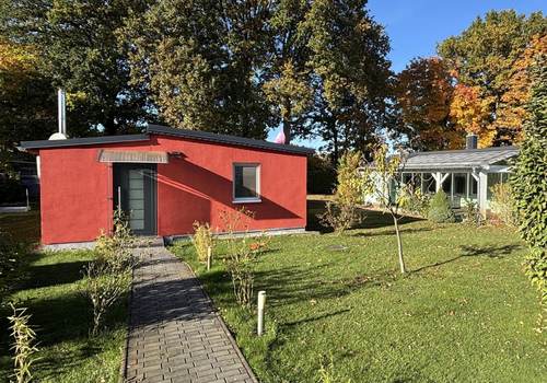 Zugang zum roten Bungalow