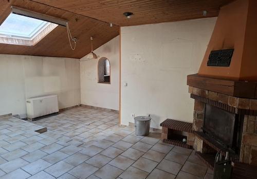 Wohnraum mit Eckkamin