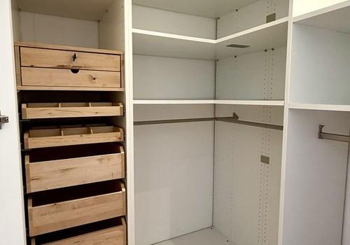 begehb. Kleiderschrank