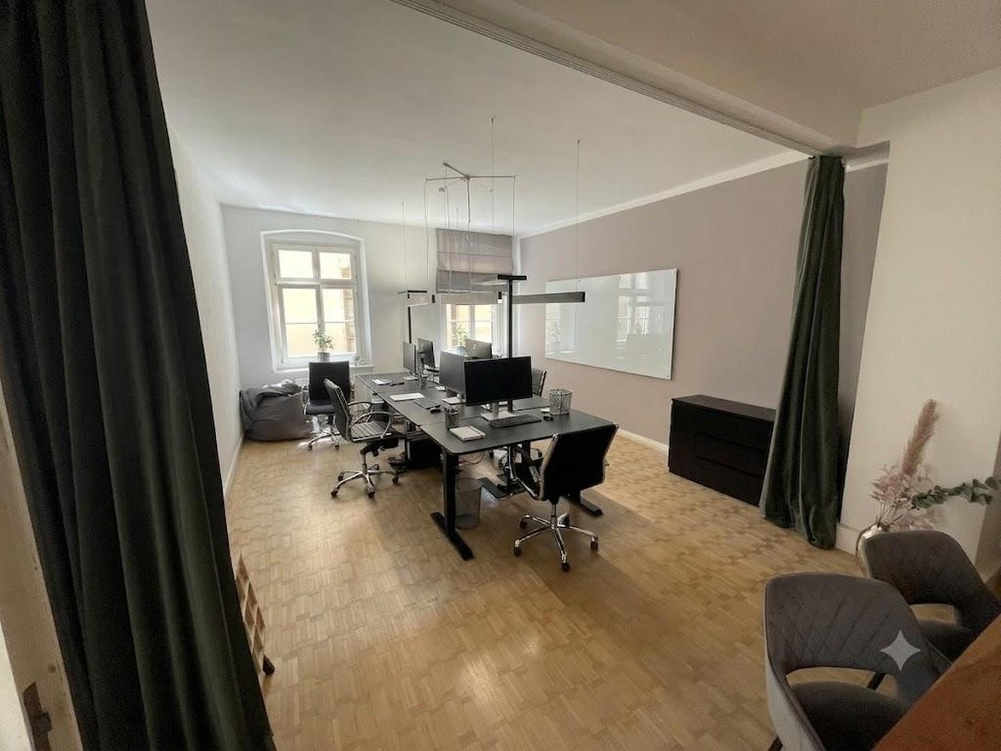 Büro 1
